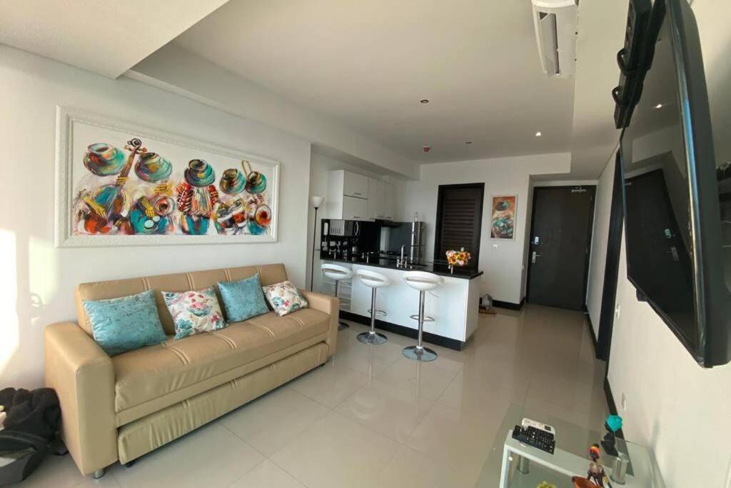 Caminando Hacia La Playa *