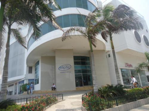 Caminando Hacia La Playa Cartagena